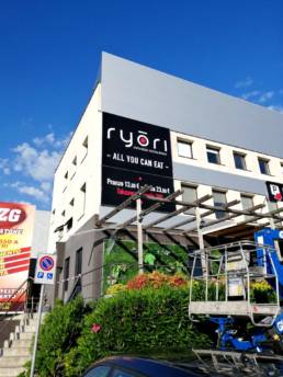 D&A Pubblicità, agenzia di pubblicità a Legnano realizza: insegne luminose, allestimenti di negozi, stampa digitale, decorazioni automezzi e tanto altro ancora!